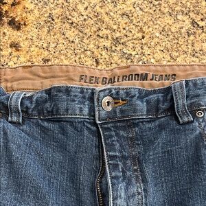 Duluth Trading Co Relaxed Blue Jeans